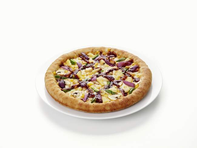 Pizza de queijo com cebola vermelha — Fotografia de Stock