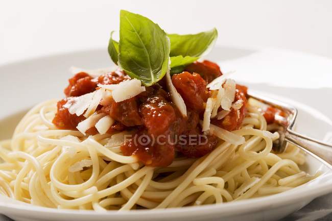 Spaghetti à la sauce tomate — Photo de stock