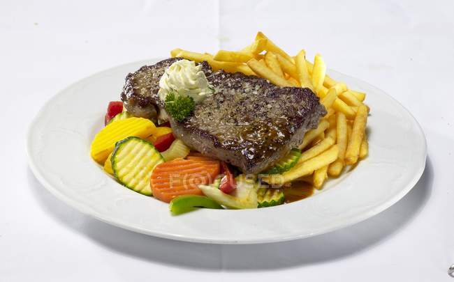Rump steak with chips — Stock Photo