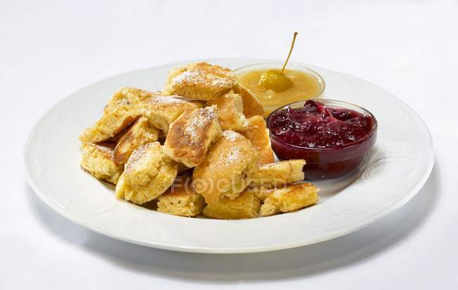 Emperor pancake with compote — Stock Photo