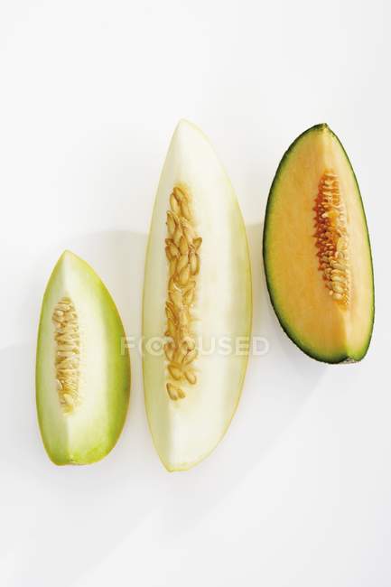 Scheiben von verschiedenen Melonen — Stockfoto