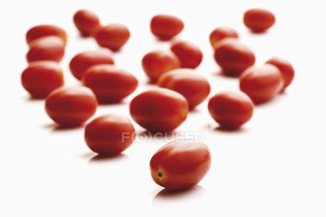 Сливы красные помидоры — стоковое фото