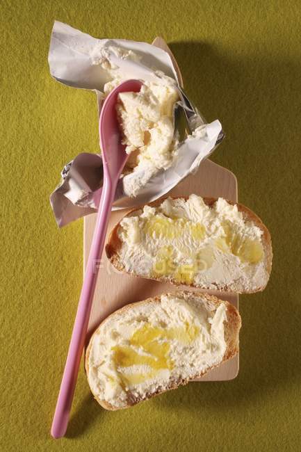 Bread with cream cheese — Stock Photo