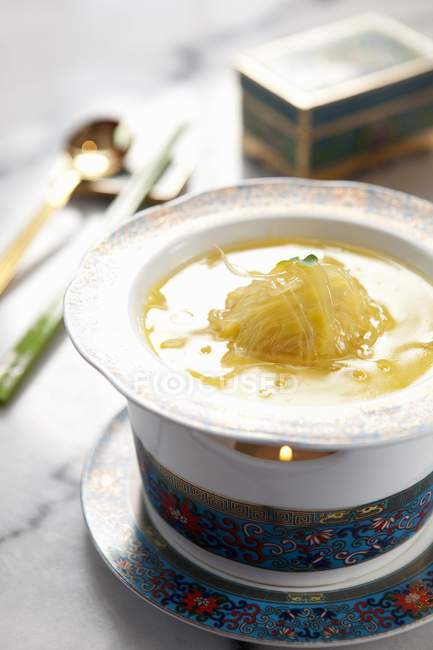 Asain soup with rice noodles — Stock Photo