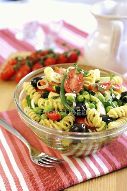 Bowl of pasta salad — Stock Photo