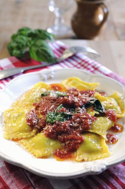 Spinach and ricotta filled ravioli — Stock Photo