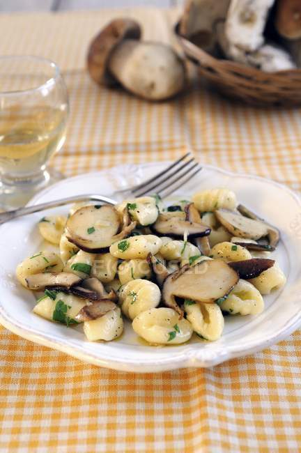 Closeup view of potato Gnocchi with fresh Porcini mushroom sauce — Stock Photo