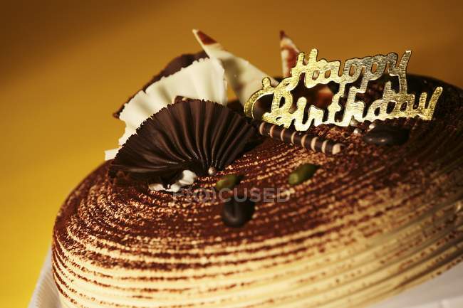 Торт на день рождения со знаком — стоковое фото