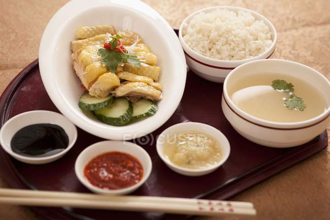 Hainan chicken rice on wooden tray — Stock Photo