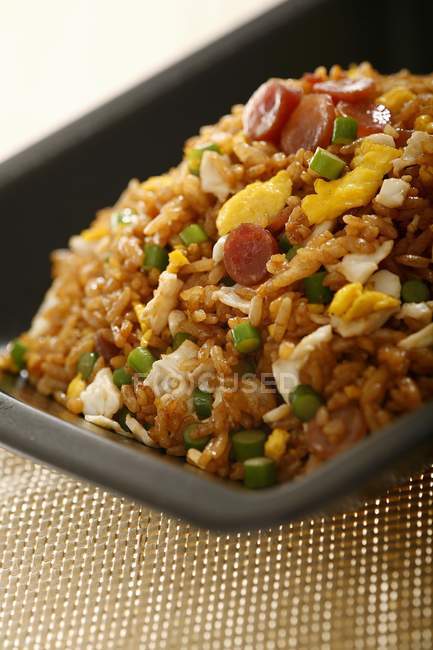 Molho de arroz frito com legumes — Fotografia de Stock