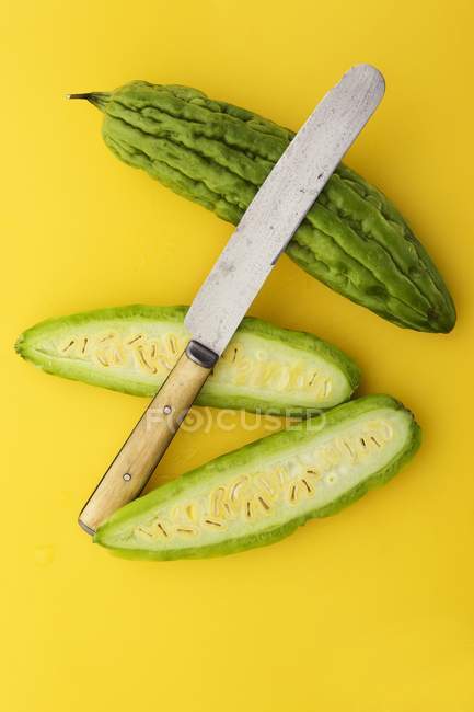 Bittere Melone mit Scheiben — Stockfoto