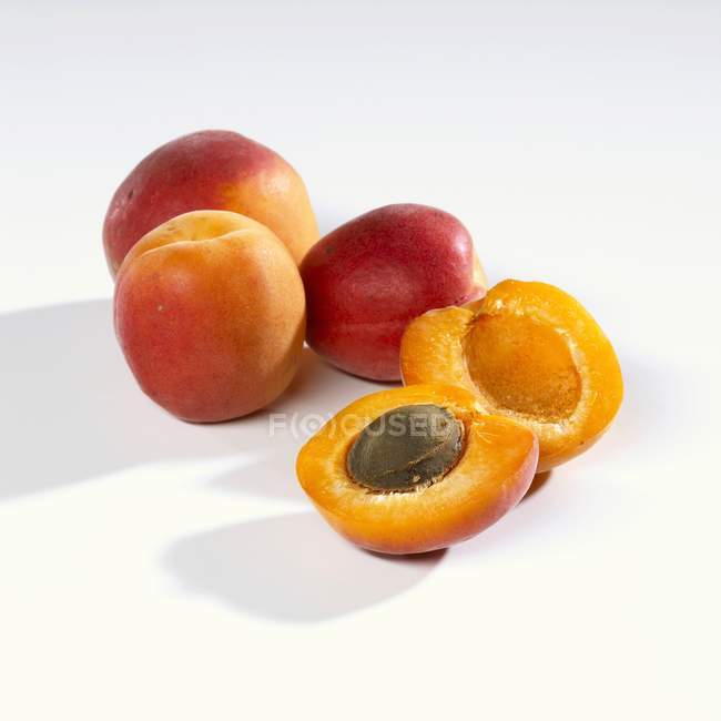 Abricots frais mûrs — Photo de stock