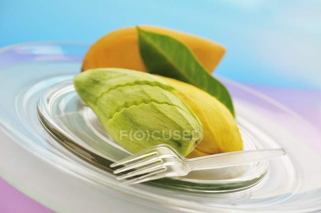 Mangos tailandeses amarillos pelados - foto de stock