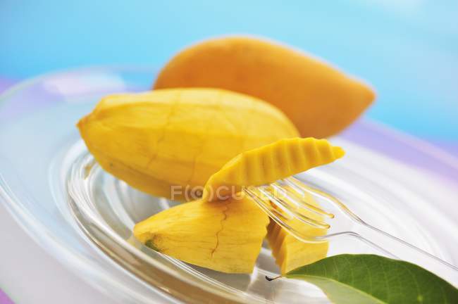 Mangues jaunes thaïlandaises pelées — Photo de stock