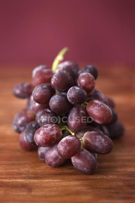 Bunch of Red grapes — Stock Photo