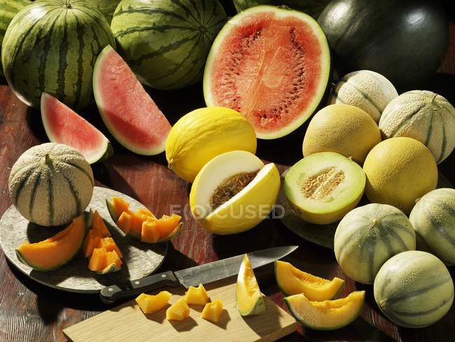 Varios melones frescos - foto de stock