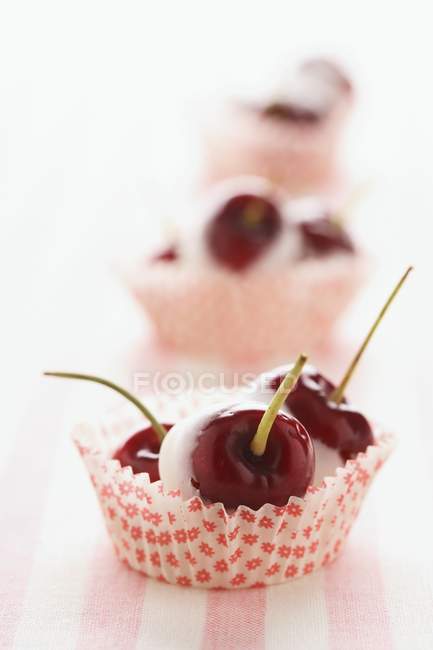 Cherries with cinnamon sugar — Stock Photo