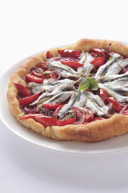 Torta de anchova com pimentas vermelhas — Fotografia de Stock