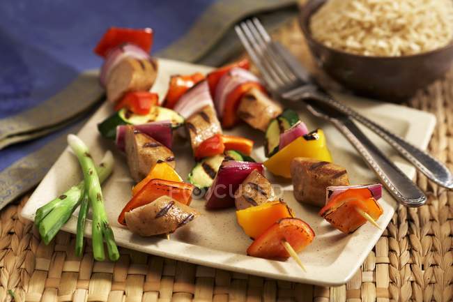 Grilled sausage and vegetable kebabs — Stock Photo