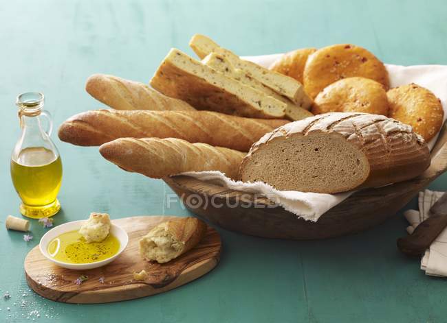 Pain et petits pains assortis — Photo de stock