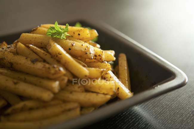 Patatas fritas caseras - foto de stock