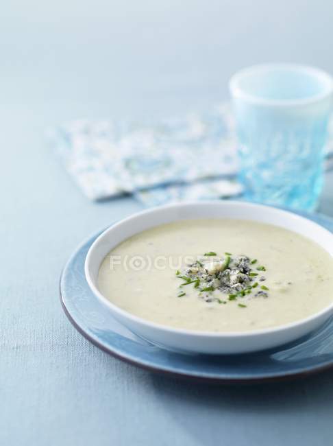 Cream of celery soup with blue cheese — Stock Photo