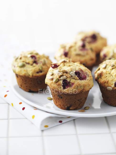 Muffins de arando com sementes de girassol — Fotografia de Stock