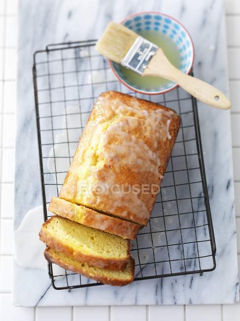 Pan de limón y yogur - foto de stock