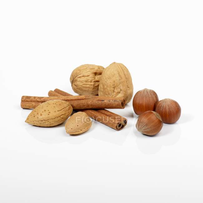 Walnuts, almonds, hazelnuts — Stock Photo
