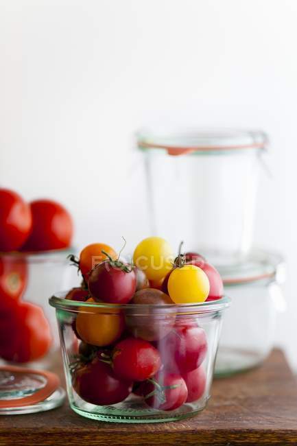 Tomates cerises multicolores — Photo de stock
