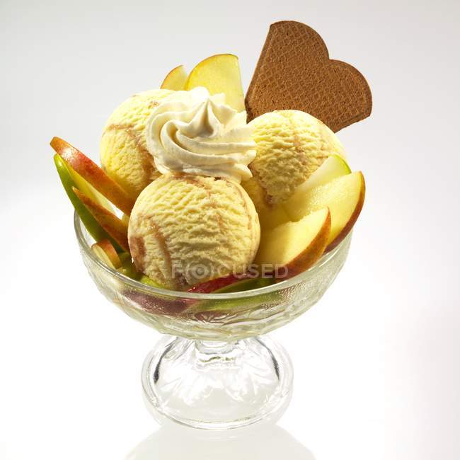 Apple ice cream sundae with cream and wafers — Stock Photo