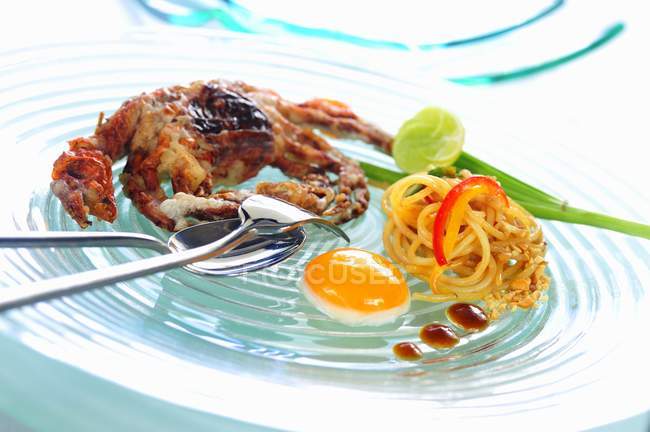 Linguine Pad Thai mit Krabben — Stockfoto
