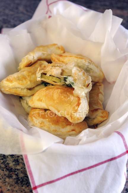 Chicken and courgette pastries — Stock Photo