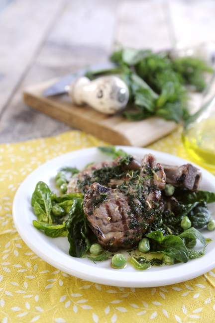 Grilled Lamb chops with spinach — Stock Photo