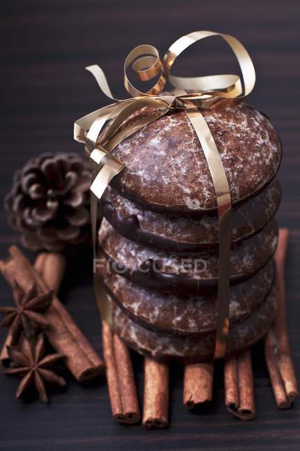 Gingerbread tied with ribbon — Stock Photo