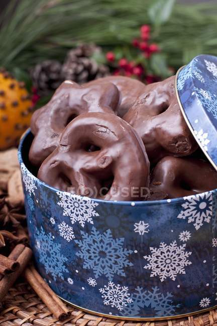 Имбирные пряники с шоколадным покрытием — стоковое фото