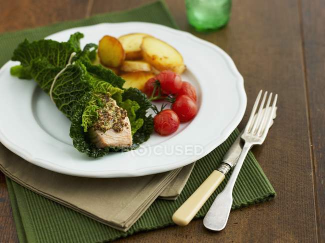 Salmon wrapped in savoy cabbage — Stock Photo