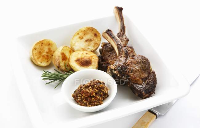 Lamb chops with roasted potatoes — Stock Photo