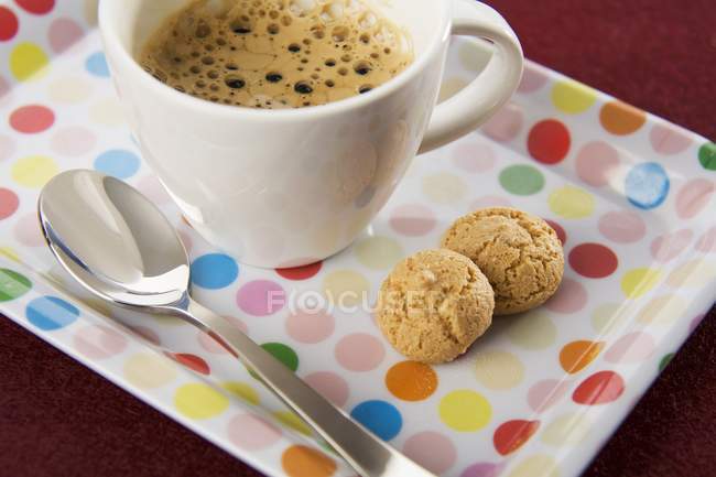 Closeup view of Espresso and Amaretti cookies on spotted tray — Stock Photo