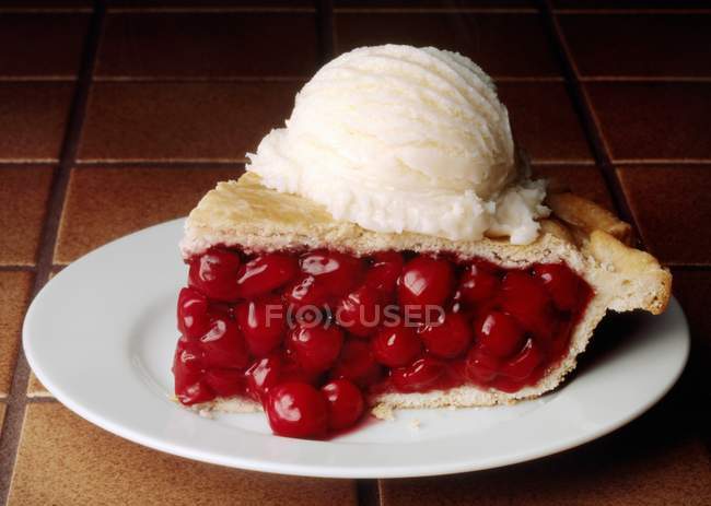 Cherry Pie with a Scoop of Vanilla Ice Cream — Stock Photo