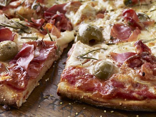 Crust Pizza with Prosciutto — Stock Photo