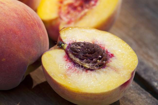 Organic halved Peaches — Stock Photo