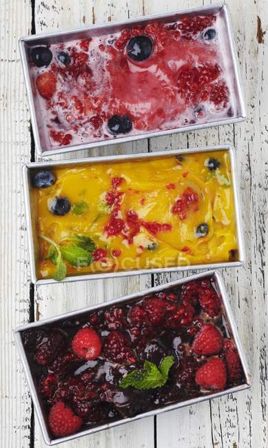Sorvetes caseiros com frutas — Fotografia de Stock