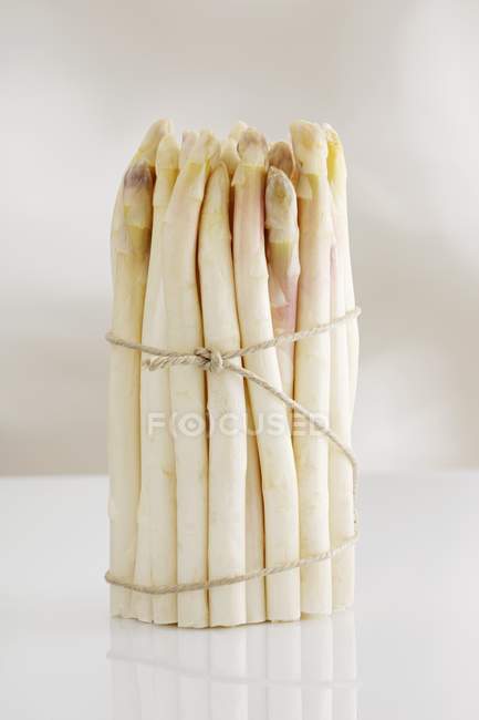 Bando de espargos brancos — Fotografia de Stock