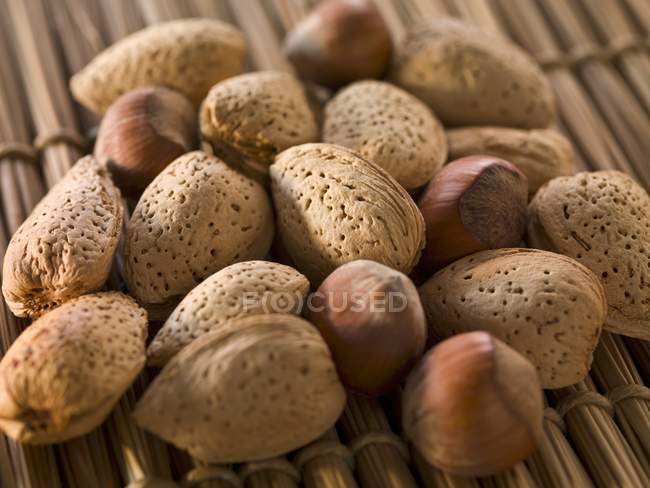 Whole Almonds and Chestnuts — Stock Photo
