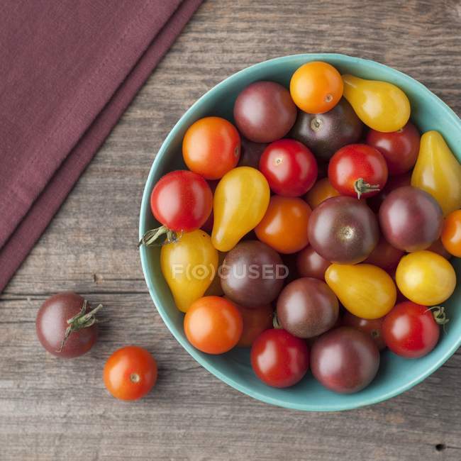 Maine angebaute Tomaten in Schüssel — Stockfoto