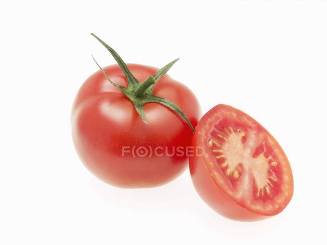Whole and halved tomatoes — Stock Photo