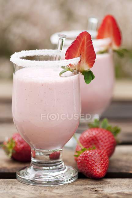 Strawberry smoothie in glasses — Stock Photo