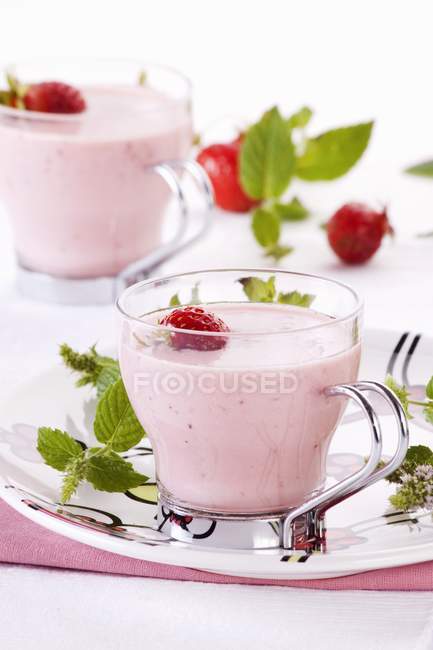 Closeup view of strawberry soup in a glass cups — Stock Photo
