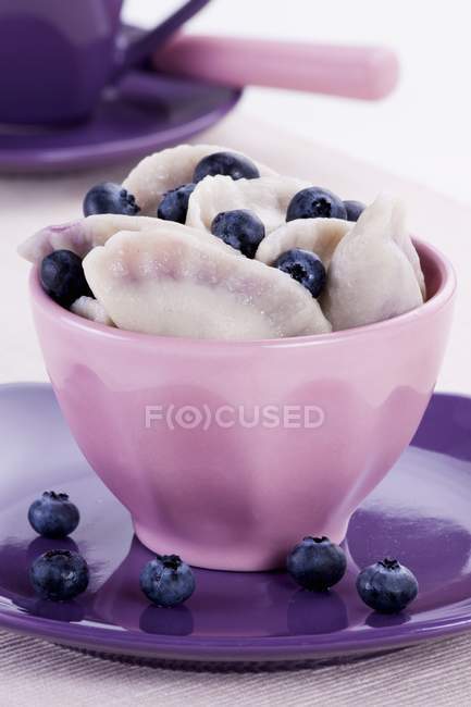 Süße Ravioli-Nudeln mit Blaubeeren — Stockfoto